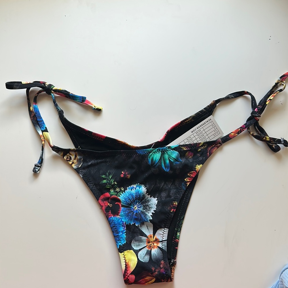 Bikini bottoms